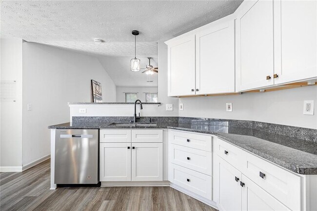 Building Photo - 2493 Barndale Dr
