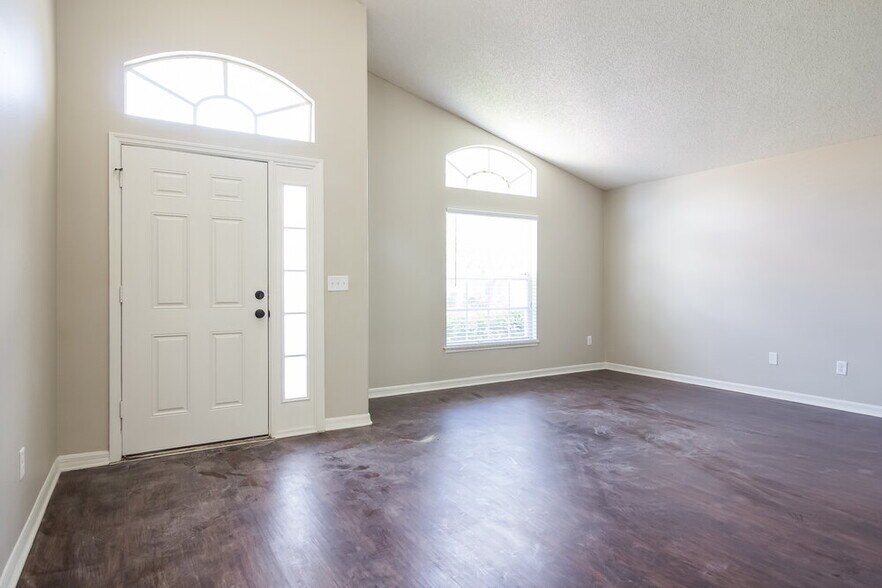 Building Photo - 4240 Forest Island Dr