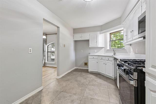 Building Photo - 703 Stoneybrook Dr