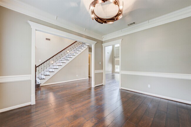 Building Photo - 11 E Wedgemere Cir