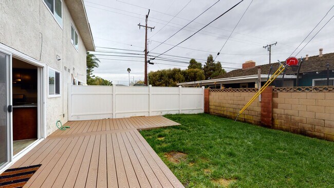 Building Photo - Crestmont PIace