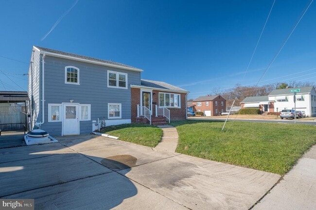 Building Photo - 312 N Hammonds Ferry Rd