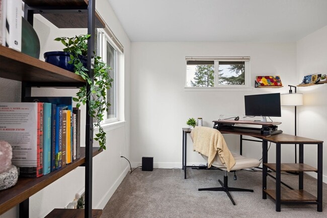 Building Photo - Stylish, Spacious & Steps from WWU and Fai...