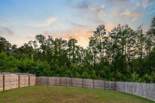 Building Photo - 2 year old home close to ft jackson