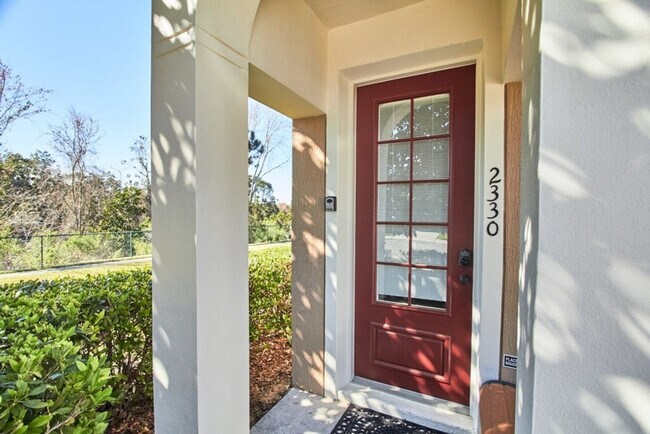 Building Photo - 2330 Silver Palm Dr