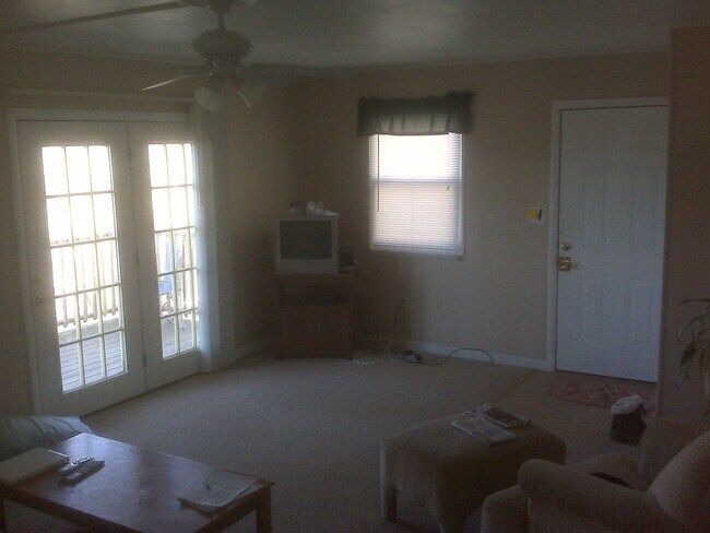 Building Photo - 349 Gilmore St