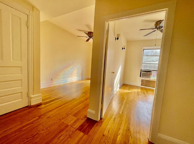 Building Photo - 22 W 68th St