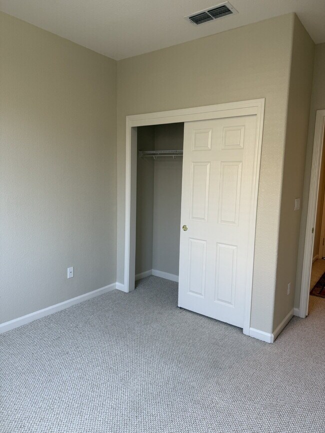 Building Photo - Charming 4-Bedroom, 3-Bathroom Single-Family Home