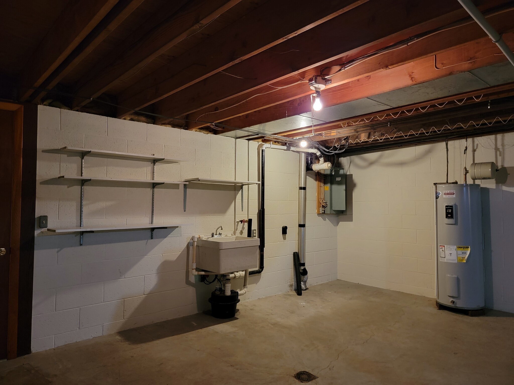 Building Photo - 457 W Main Ave