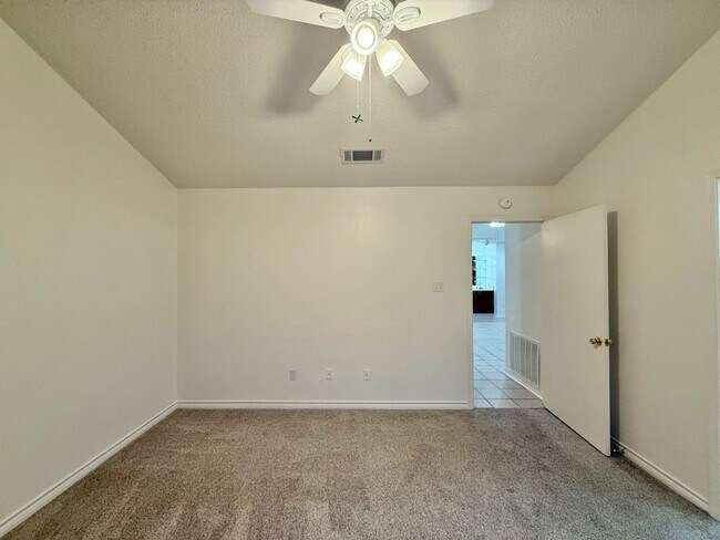 Building Photo - Available Now! 2 Bedroom 2 BathTownhome!