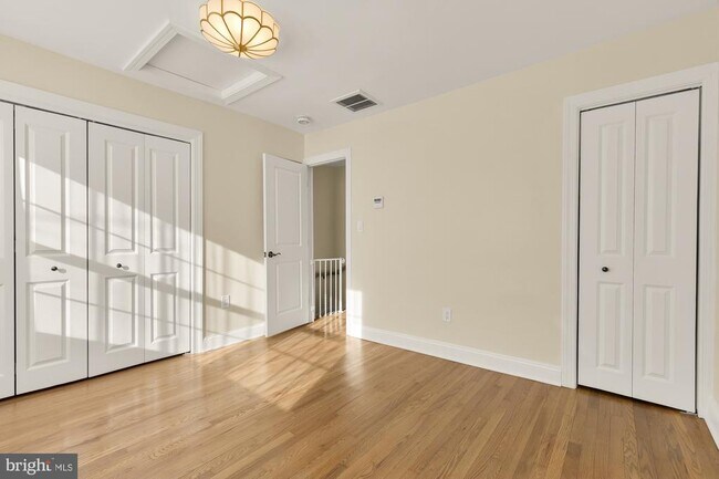 Building Photo - 2205 Observatory Pl NW