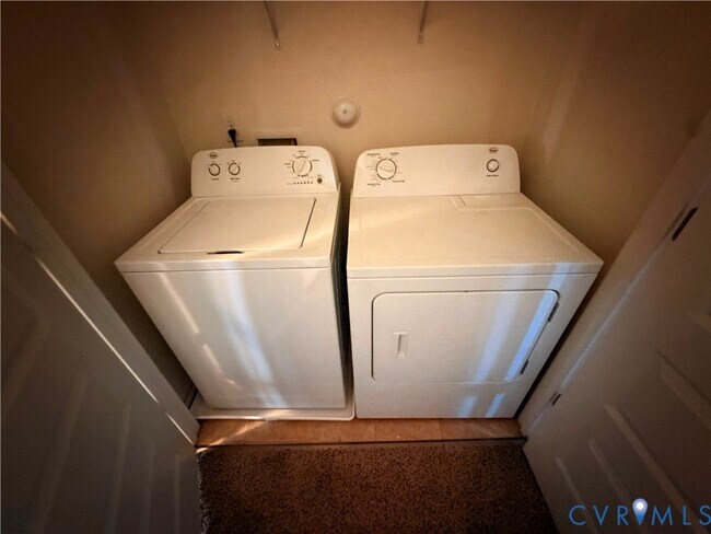 Building Photo - 8217 Center Path Ln
