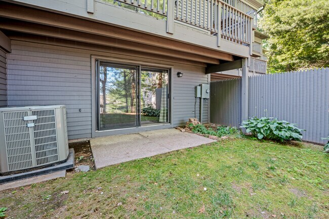 Building Photo - 250 Conestoga Way