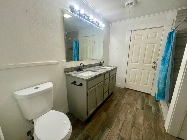 Building Photo - 503 1st St