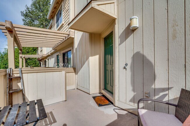 Building Photo - Welcome Home!!! - Modern and Spacious Gem!...