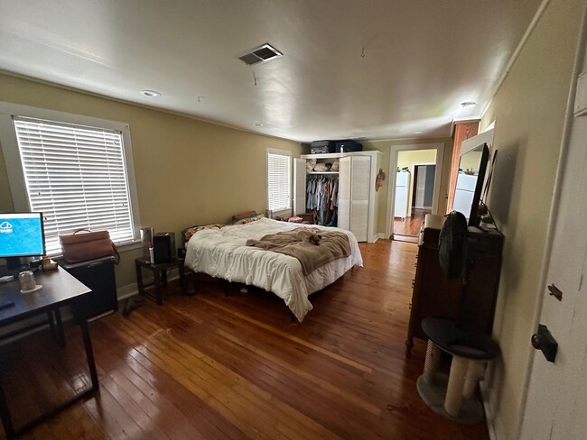 Building Photo - ADORABLE DUPLEX IN DOWNTOWN OCEAN SPRINGS