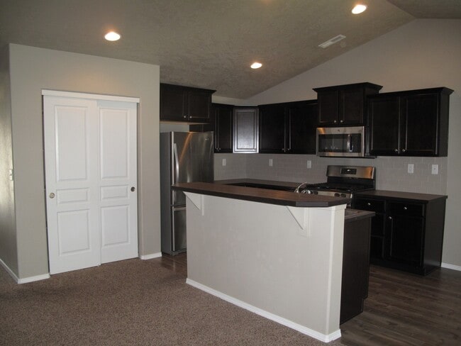 Building Photo - VILLAGE AT COLD SPRINGS