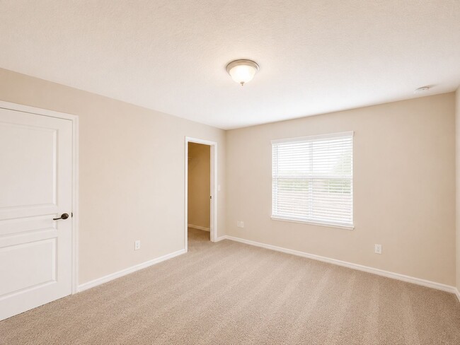Building Photo - Cypress Lakes 5/4 with 3-Car Garage