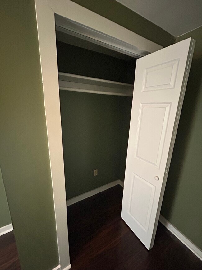 Building Photo - 1284 S Bay Rd