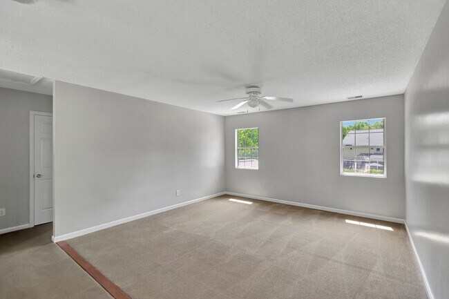 Building Photo - Charming Charleston National Home