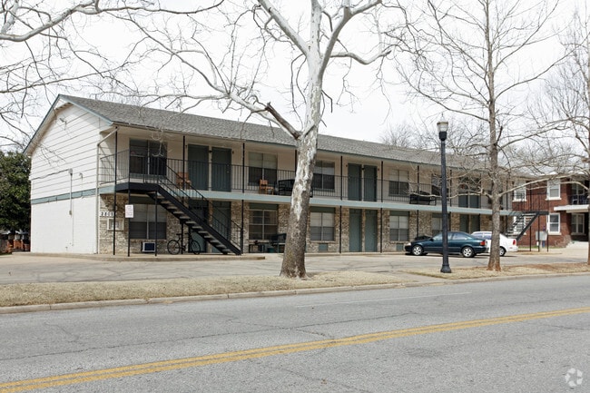 Primary Photo - 2801 N Robinson Ave