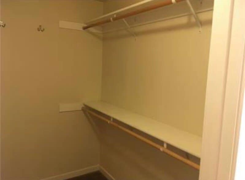 Building Photo - 1027 Alturas Dr