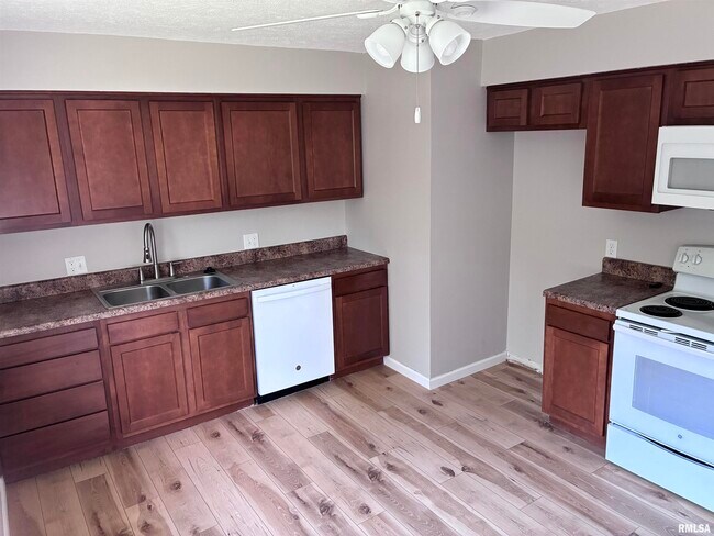 Building Photo - 30 Sundowner Ln