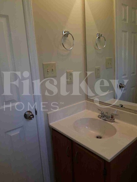 Building Photo - 9924 Avon Farm Ln