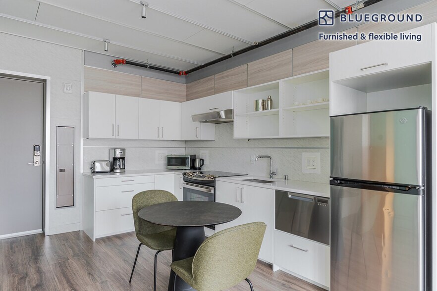 Building Photo - 303 Battery St