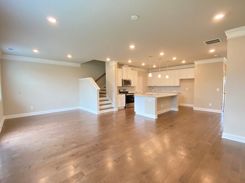 Building Photo - 2844 Weyhill Trl