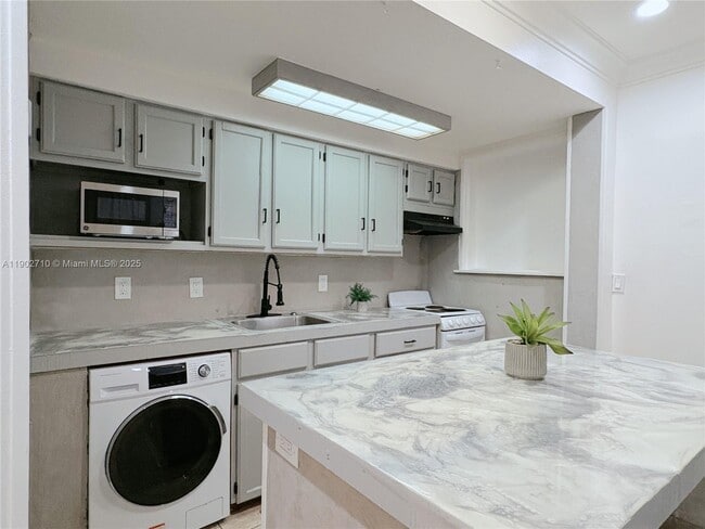 Building Photo - 1726 Thomas St