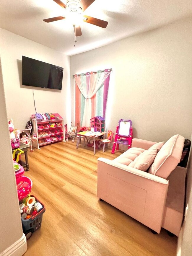 Building Photo - Charming 2BR Townhome in Las Vegas