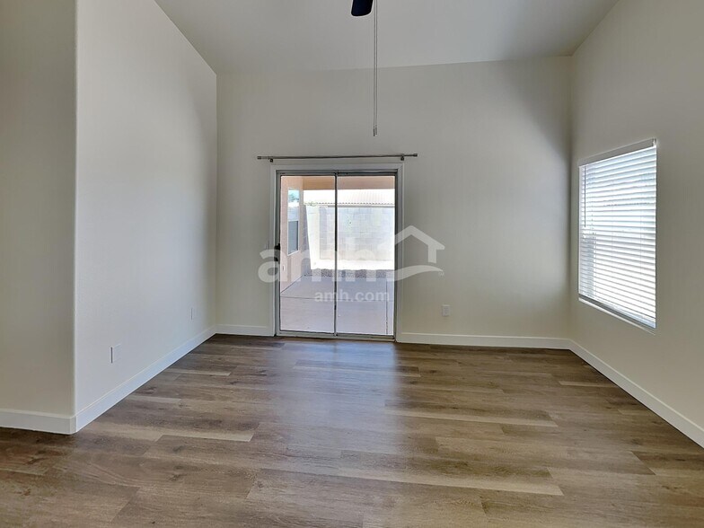 Building Photo - 5239 N 104th Dr
