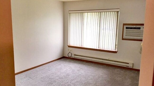 Building Photo - 745 Streeter Dr