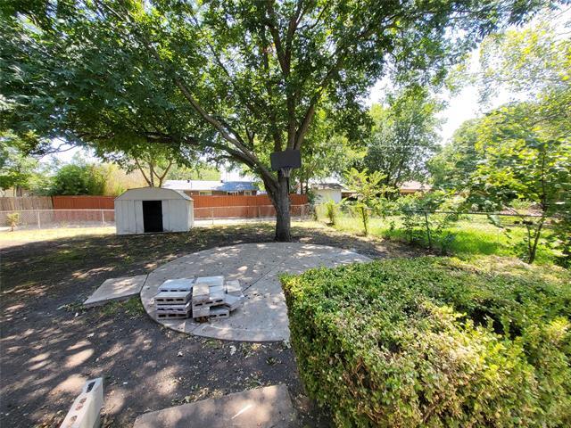 Building Photo - 2110 Redbud Ln