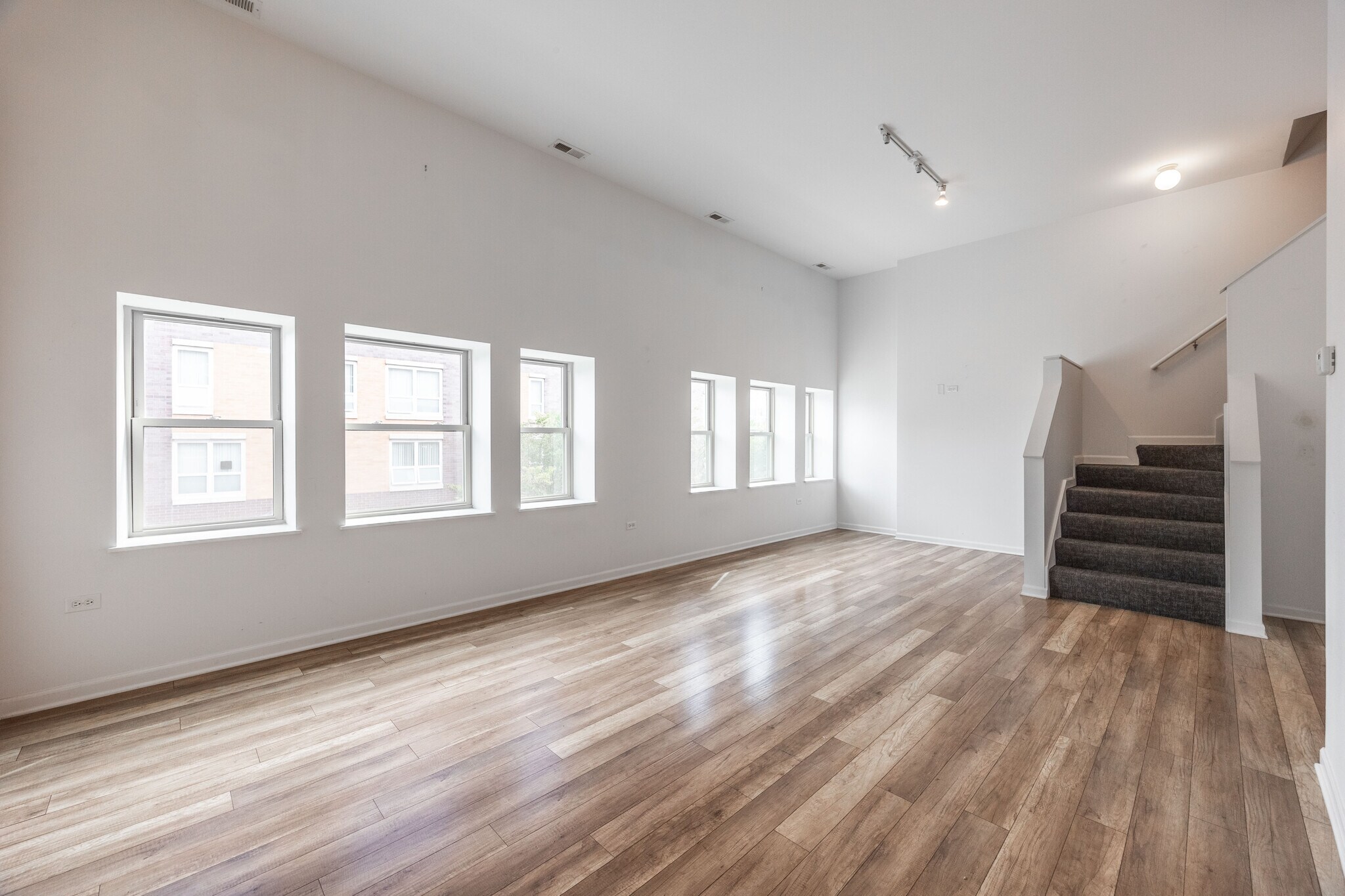 Building Photo - 2700 W North Ave