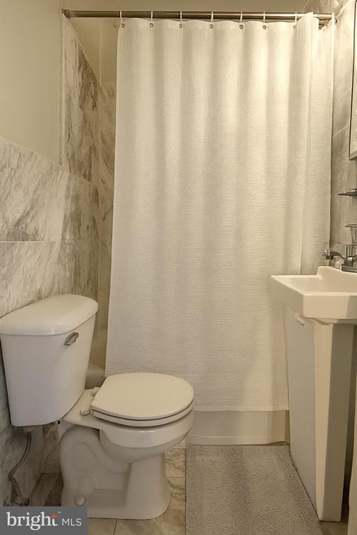 Building Photo - 2008 Chestnut St