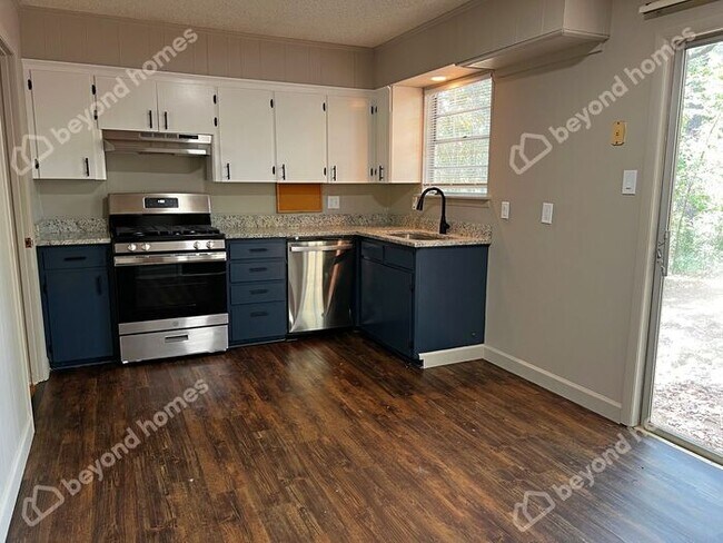 Building Photo - Beautiful and Modern 3 BD 1 BA with 1,196 ...
