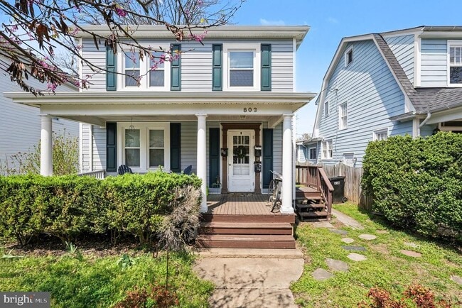 Building Photo - 803 Wolfe St