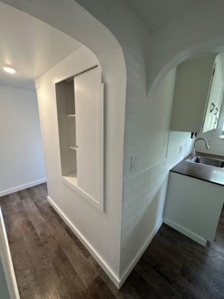 Building Photo - 4024 N Walnut St