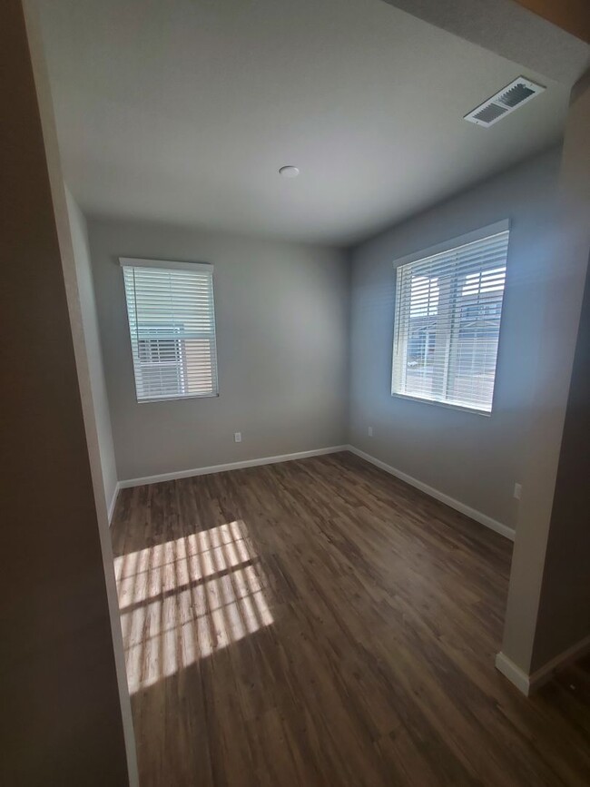 Building Photo - Beautiful and Spacious 3BR House in Freder...