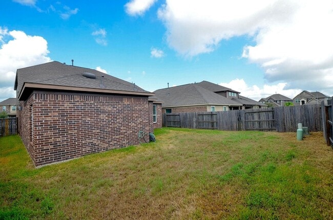 Building Photo - 5443 Grand View Dr