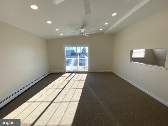 Building Photo - 478 E Main St