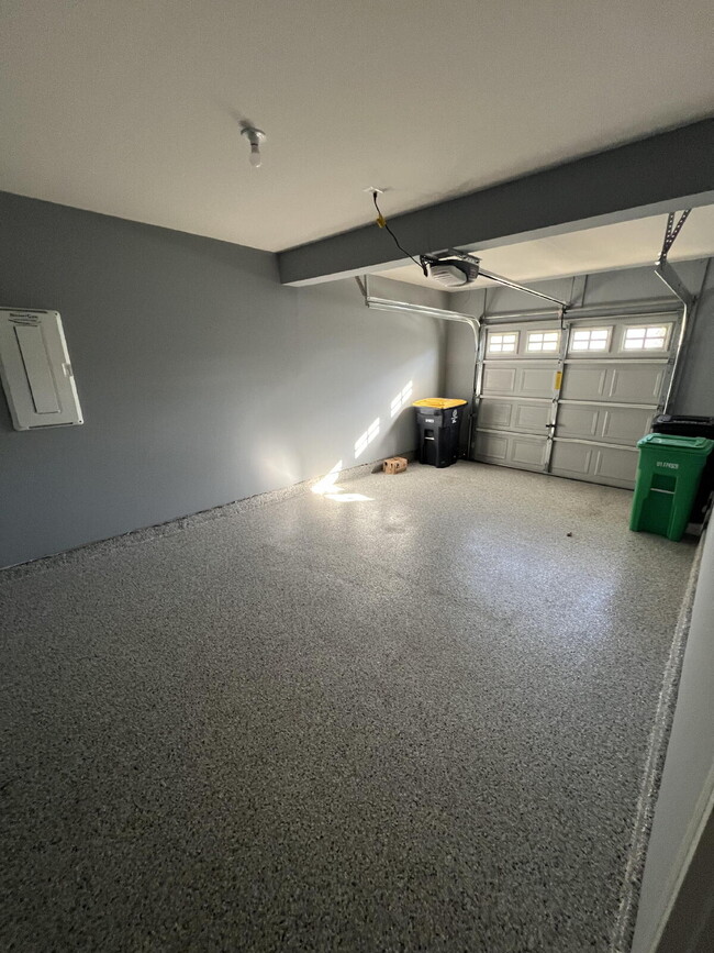 Building Photo - 4BD/3.5BA Fabulous Upper Marlboro Townhome...