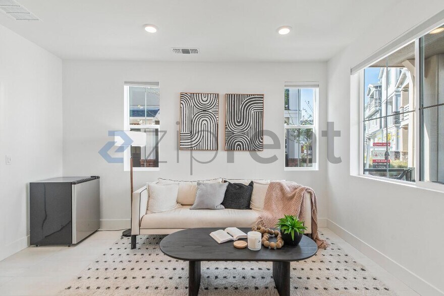 Building Photo - 37380 Watersail Way