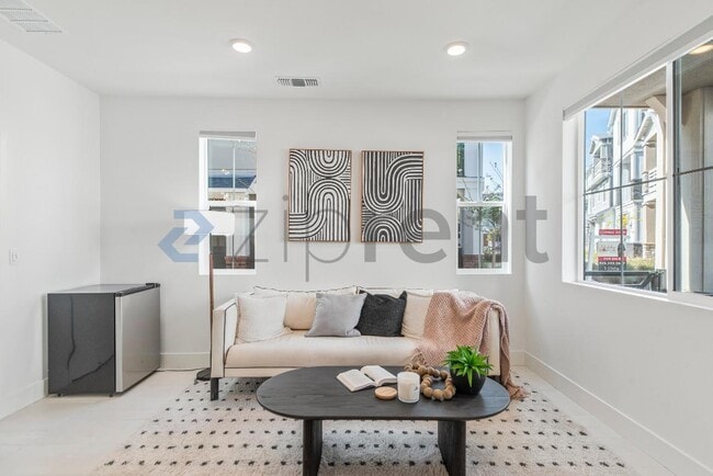 Building Photo - 37380 Watersail Way