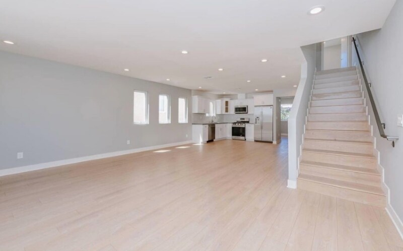 Building Photo - 427 Heliotrope Dr