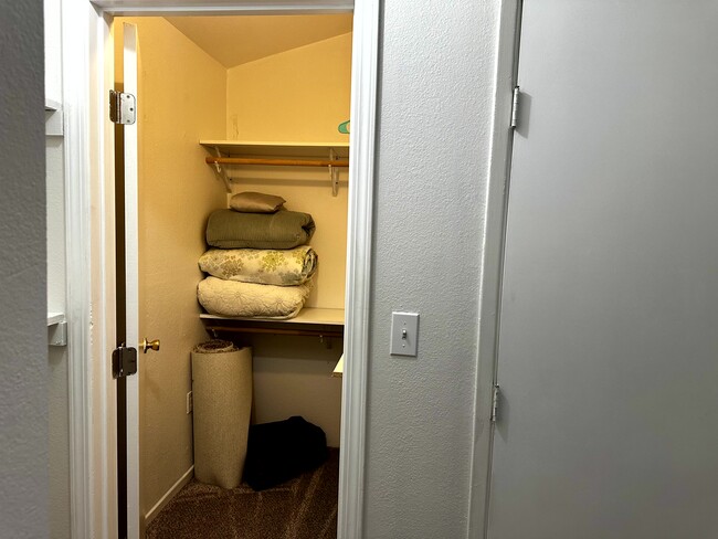 Building Photo - 1354 N Main St