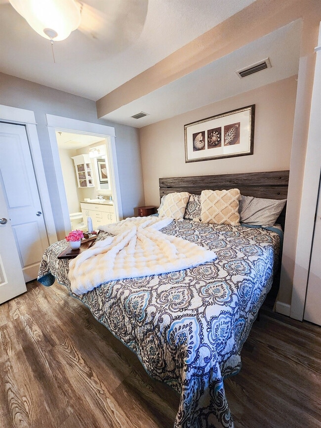 Building Photo - 11800 Front Beach Rd