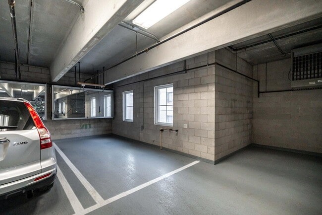 Building Photo - 1313 N Franklin Pl